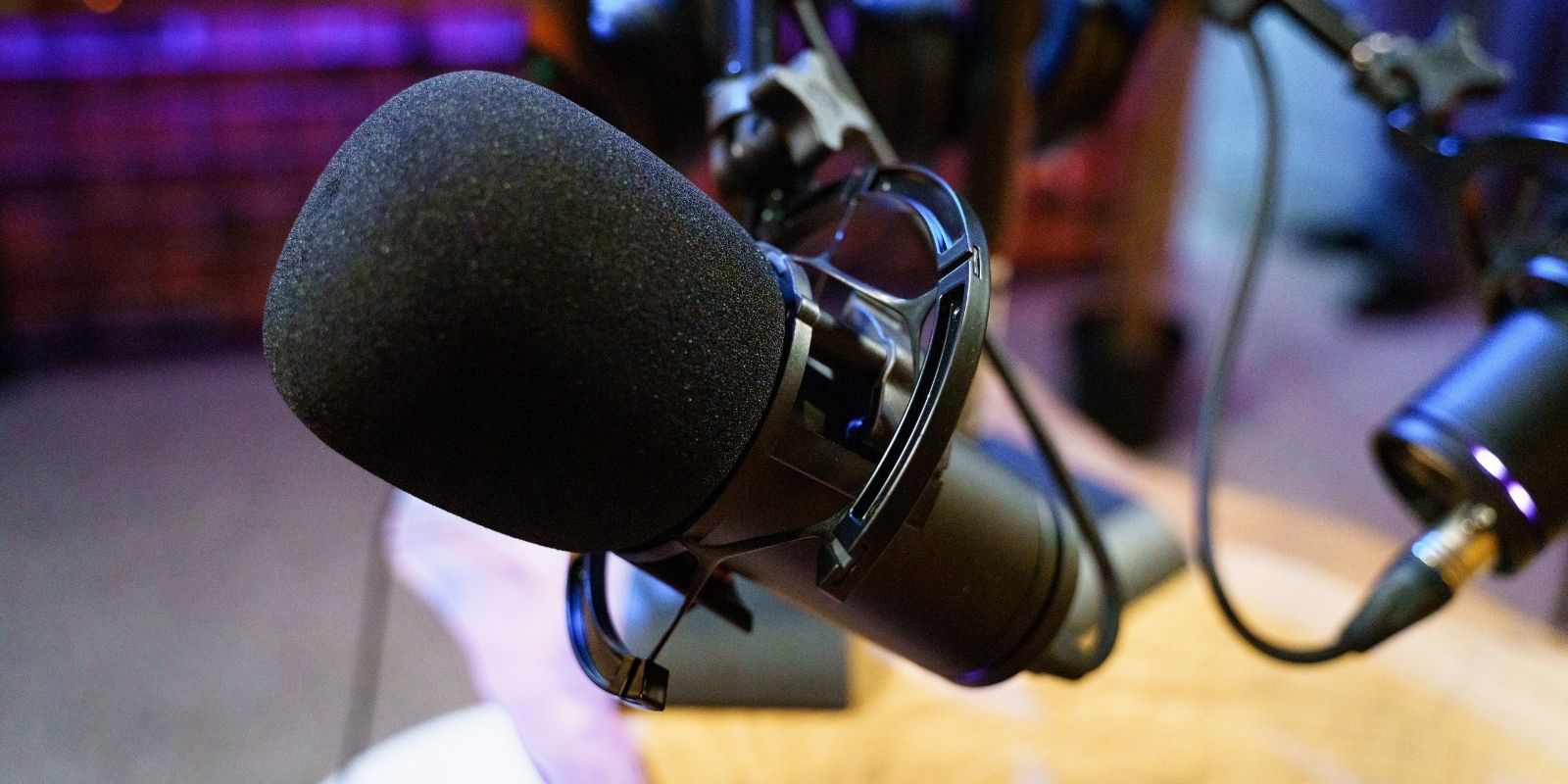 Best microphone for streaming 2026 USB and XLR gaming setup with dynamic and condenser microphones on desk